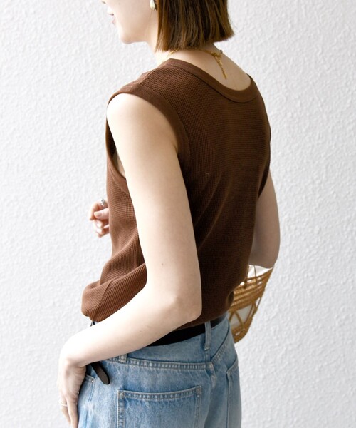 SHIPS any（シップス エニィ）の「SHIPS any:〈洗濯機可能〉ワッフル ヘンリーネック 2WAY ノースリーブ TEE（Tシャツ/カットソー・レディース・ホワイト/ライトグレー/イエロー/ブラウン・ONE SIZE）」の20枚目の写真