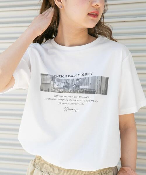 ITEMS URBANRESEARCH（アイテムズ アーバンリサーチ）の「フォトプリントTシャツ（Tシャツ/カットソー・レディース・ホワイト/ブラック/ホワイト系その他/ピンク/ブラウン/ベージュ・FREE）」の2枚目の写真