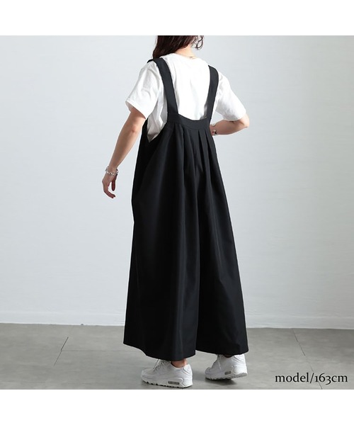 GOLDJAPAN(ゴールドジャパン)の「タックワイドサロペットパンツ【大きいサイズ対応】(サロペット/オーバーオール・レディース・ブラック・4L~5L/LL~3L)」の11枚目の写真