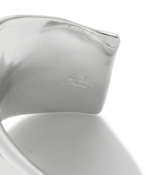 ETRE TOKYO（エトレトウキョウ）の「ディストーションカーブフォームリングバングル（バングル/リストバンド・レディース・シルバー/ゴールド・FREE）」の16枚目の写真