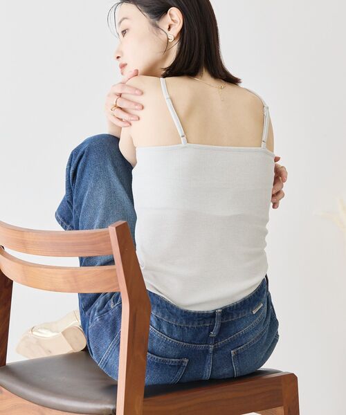 AMERICAN HOLIC（アメリカンホリック）の「カップ付きラメリブキャミソール（キャミソール・レディース・ライトベージュ/チャコールグレー/ブルー/オフホワイト/ライトグレー・M/L）」の14枚目の写真