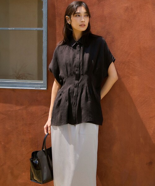 23区 L（ニジュウサンクオオキイサイズ）の「【洗える】LIBECOリネン タック デザイン シャツ（シャツ/ブラウス・レディース・ダークブラウン系/スカイブルー系/ホワイト系・48/46/44）」の17枚目の写真
