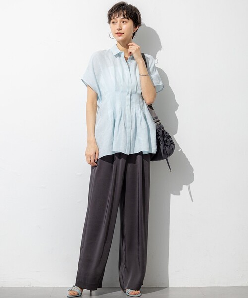 23区 L（ニジュウサンクオオキイサイズ）の「【洗える】LIBECOリネン タック デザイン シャツ（シャツ/ブラウス・レディース・ダークブラウン系/スカイブルー系/ホワイト系・48/46/44）」の14枚目の写真