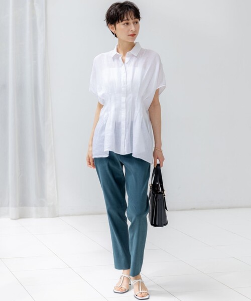 23区 L（ニジュウサンクオオキイサイズ）の「【洗える】LIBECOリネン タック デザイン シャツ（シャツ/ブラウス・レディース・ダークブラウン系/スカイブルー系/ホワイト系・48/46/44）」の12枚目の写真