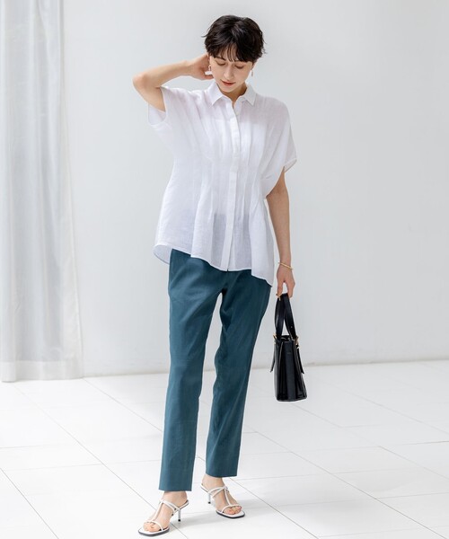 23区 L（ニジュウサンクオオキイサイズ）の「【洗える】LIBECOリネン タック デザイン シャツ（シャツ/ブラウス・レディース・ダークブラウン系/スカイブルー系/ホワイト系・48/46/44）」の11枚目の写真