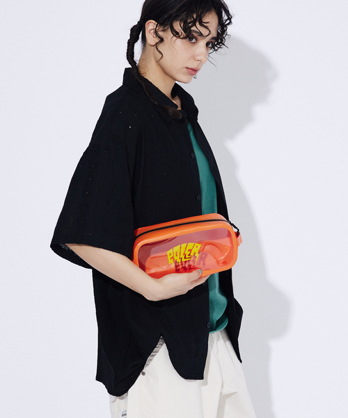 POLeR(ポーラー)の「【POLeR/ポーラー】PVC CLEAR POUCH M/クリア防水ポーチ(クラッチバッグ・メンズ・オレンジ/ブラック・フリー)」の5枚目の写真