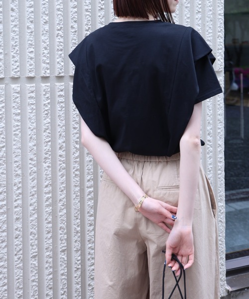 each（イーチ）の「ラッフルフリルスリーブコンパクトTシャツ（Tシャツ/カットソー・レディース・ホワイト/ブラック・FREE）」の5枚目の写真