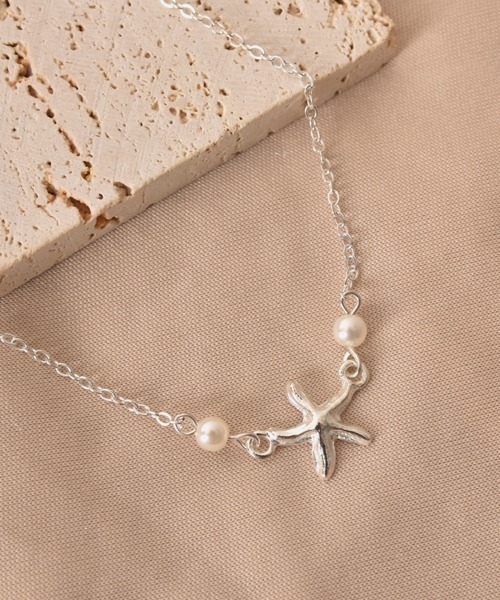 TONE SELECT GOODS（トーンセレクトグッズ）の「【float】ヒトデ×ミニパールビーズ デザイン シンプル アンクレット（アンクレット・レディース・ゴールド/シルバー・FREE）」の3枚目の写真