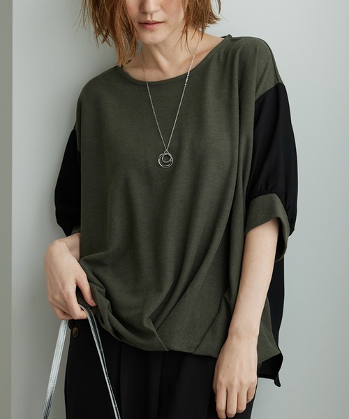 BELLUNA PLUS(ベルーナ)の「ネックレス付!異素材裾タックプルオーバー(Tシャツ/カットソー・レディース・ブラック/エメラルド/チャコール/カーキ・XL/2XL/M/L)」の3枚目の写真