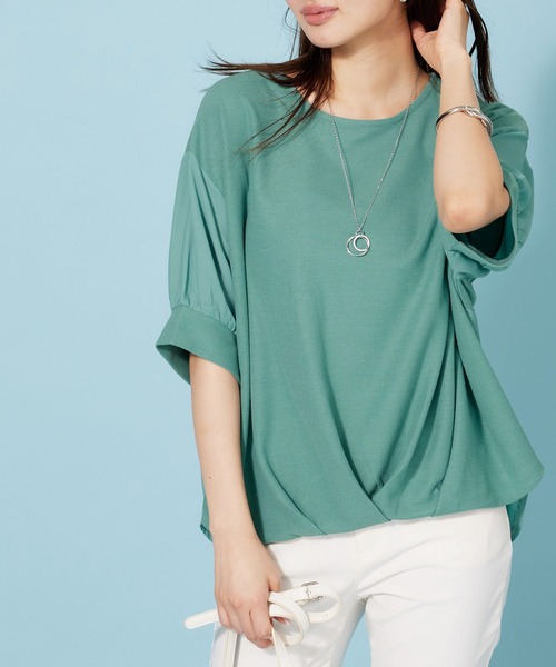 BELLUNA PLUS(ベルーナ)の「ネックレス付!異素材裾タックプルオーバー(Tシャツ/カットソー・レディース・ブラック/エメラルド/チャコール/カーキ・XL/2XL/M/L)」の4枚目の写真