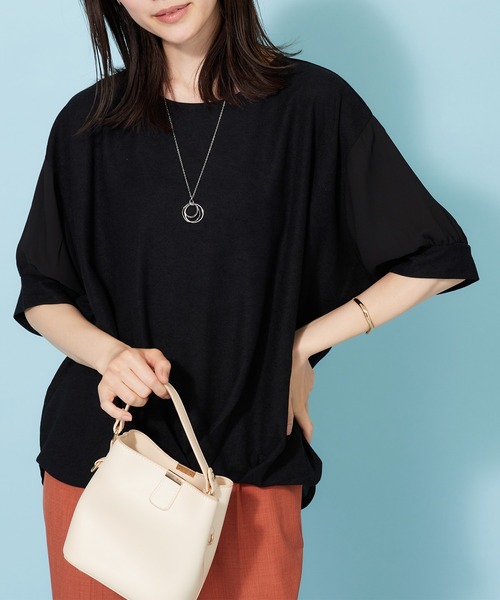 BELLUNA PLUS(ベルーナ)の「ネックレス付!異素材裾タックプルオーバー(Tシャツ/カットソー・レディース・ブラック/エメラルド/チャコール/カーキ・XL/2XL/M/L)」の2枚目の写真