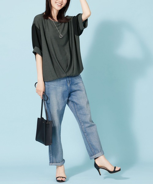 BELLUNA PLUS(ベルーナ)の「ネックレス付!異素材裾タックプルオーバー(Tシャツ/カットソー・レディース・ブラック/エメラルド/チャコール/カーキ・XL/2XL/M/L)」の15枚目の写真
