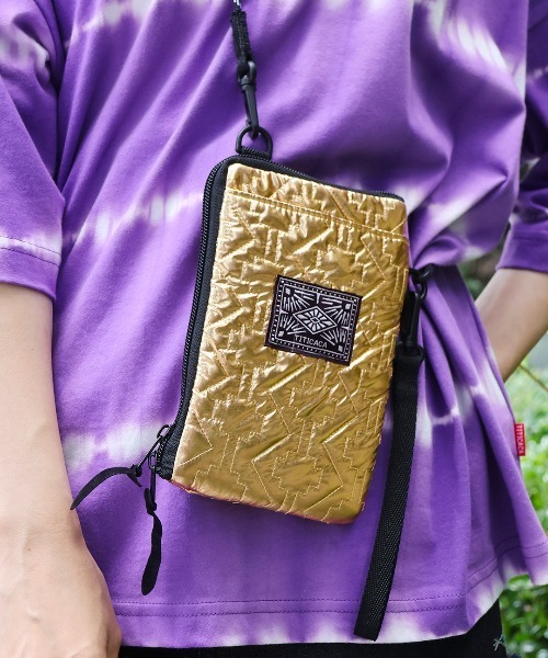 チチカカ（チチカカ）の「シャイニーキルティングスマホショルダーポーチ（ショルダーバッグ・レディース・ホワイト/シルバー/ゴールド・FREE）」の3枚目の写真