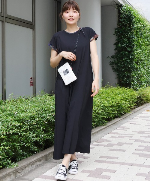 チチカカ（チチカカ）の「シャイニーキルティングスマホショルダーポーチ（ショルダーバッグ・レディース・ホワイト/シルバー/ゴールド・FREE）」の4枚目の写真