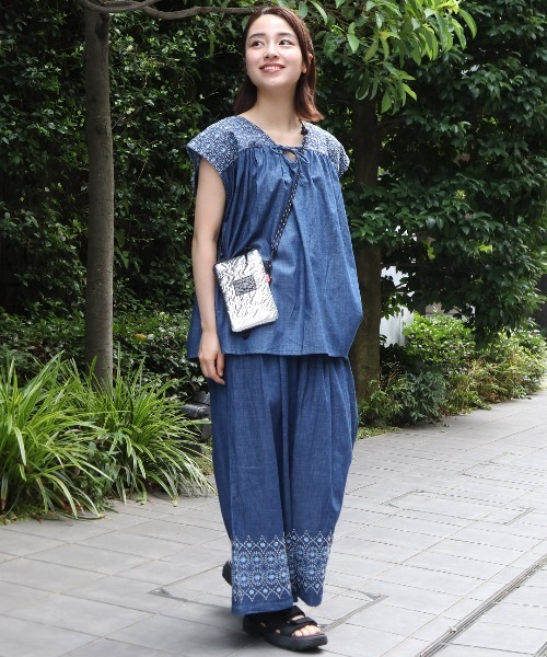 チチカカ（チチカカ）の「シャイニーキルティングスマホショルダーポーチ（ショルダーバッグ・レディース・ホワイト/シルバー/ゴールド・FREE）」の6枚目の写真