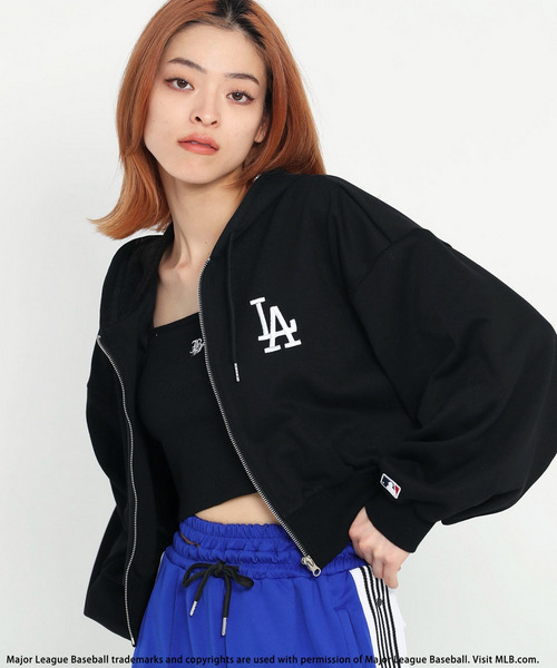 BACK TO THE FIELD(バック トゥー ザ フィールド)の「【MLB】刺しゅうロゴショートZIPパーカー(パーカー・レディース・ブラック/ホワイト/ブルー/グレー/ピンク・FREE)」の3枚目の写真