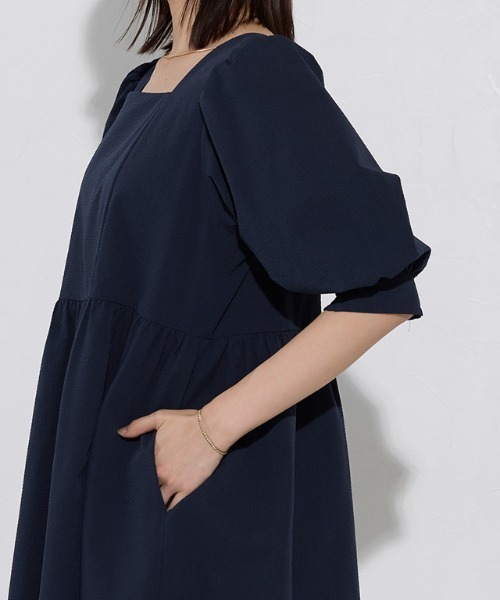 Pierrot(ピエロ)の「リップルパフスリーブワンピース(ワンピース・レディース・ブラック/ネイビー・PM/M/L)」の19枚目の写真