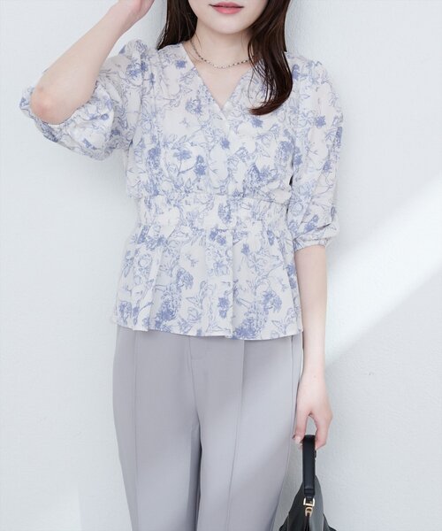 natural couture（ナチュラルクチュール）の「【WEB限定】淡彩フラワーVネックペプラムブラウス（シャツ/ブラウス・レディース・ブラック系その他/グリーン/サックスブルー・FREE）」の6枚目の写真