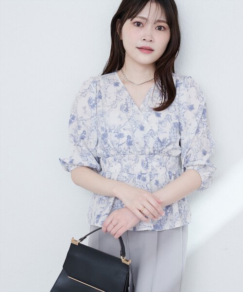 natural couture（ナチュラルクチュール）の「【WEB限定】淡彩フラワーVネックペプラムブラウス（シャツ/ブラウス・レディース・ブラック系その他/グリーン/サックスブルー・FREE）」の7枚目の写真