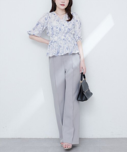 natural couture（ナチュラルクチュール）の「【WEB限定】淡彩フラワーVネックペプラムブラウス（シャツ/ブラウス・レディース・ブラック系その他/グリーン/サックスブルー・FREE）」の8枚目の写真