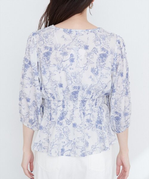 natural couture（ナチュラルクチュール）の「【WEB限定】淡彩フラワーVネックペプラムブラウス（シャツ/ブラウス・レディース・ブラック系その他/グリーン/サックスブルー・FREE）」の11枚目の写真