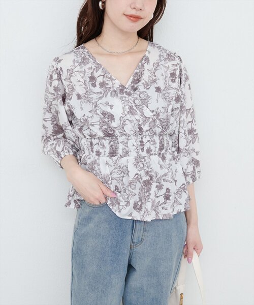 natural couture（ナチュラルクチュール）の「【WEB限定】淡彩フラワーVネックペプラムブラウス（シャツ/ブラウス・レディース・ブラック系その他/グリーン/サックスブルー・FREE）」の22枚目の写真