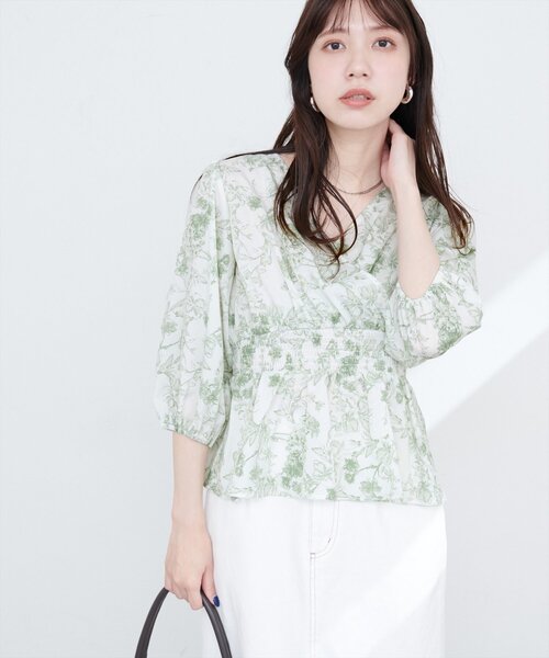 natural couture（ナチュラルクチュール）の「【WEB限定】淡彩フラワーVネックペプラムブラウス（シャツ/ブラウス・レディース・ブラック系その他/グリーン/サックスブルー・FREE）」の3枚目の写真