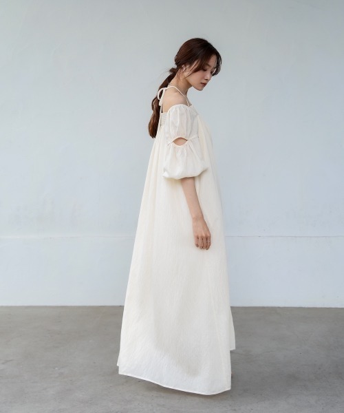 Bab(バブ)の「【低身長向けサイズあり】オフショルギャザースリットワンピース(ワンピース・レディース・ホワイト系その他/グリーン/ブラック・S/M)」の10枚目の写真
