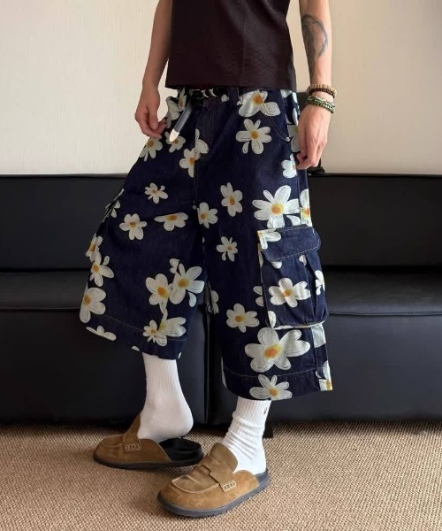 FreeZone(フリーゾーン)の「デイジープリント ワイドカーゴショーツ(デニムパンツ・メンズ・ダークブルー・S/M/L)」の9枚目の写真