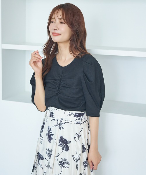 mysty woman(ミスティウーマン)の「フロントギャザーカットSS 581409(Tシャツ/カットソー・レディース・ブラウン/ブラック/アイボリー・FREE)」の2枚目の写真