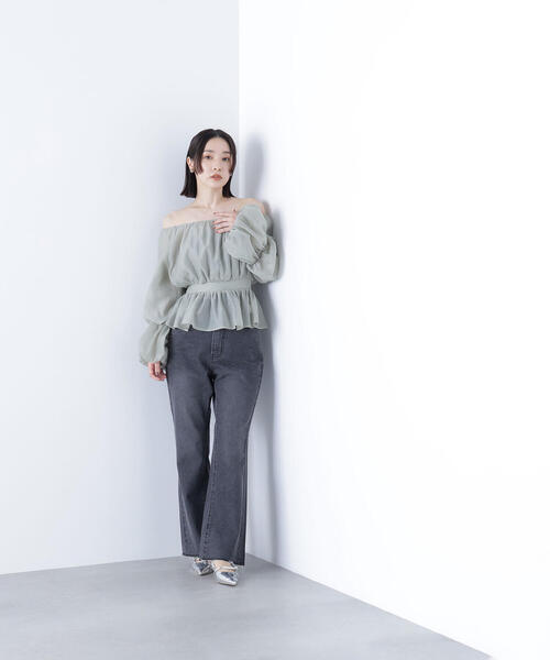 NATURAL BEAUTY BASIC（ナチュラルビューティーベーシック）の「◇ハイライズフレアデニムパンツ（デニムパンツ・レディース・ブラック/ブルー・X-SMALL/SMALL/MEDIUM）」の6枚目の写真