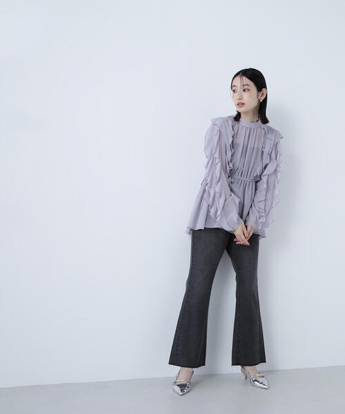 NATURAL BEAUTY BASIC（ナチュラルビューティーベーシック）の「◇ハイライズフレアデニムパンツ（デニムパンツ・レディース・ブラック/ブルー・X-SMALL/SMALL/MEDIUM）」の10枚目の写真