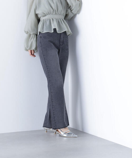 NATURAL BEAUTY BASIC（ナチュラルビューティーベーシック）の「◇ハイライズフレアデニムパンツ（デニムパンツ・レディース・ブラック/ブルー・X-SMALL/SMALL/MEDIUM）」の16枚目の写真