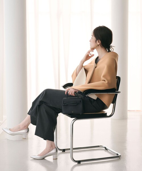 UNITED ARROWS（ユナイテッドアローズ）の「バイカラー リバー ストール（その他アウター・レディース・オフホワイト/ネイビー・FREE）」の8枚目の写真