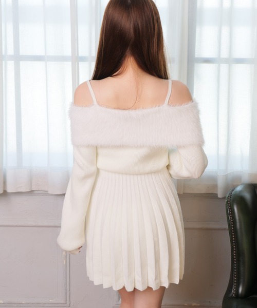 フェザーオフショルプリーツニットワンピース（ワンピース
