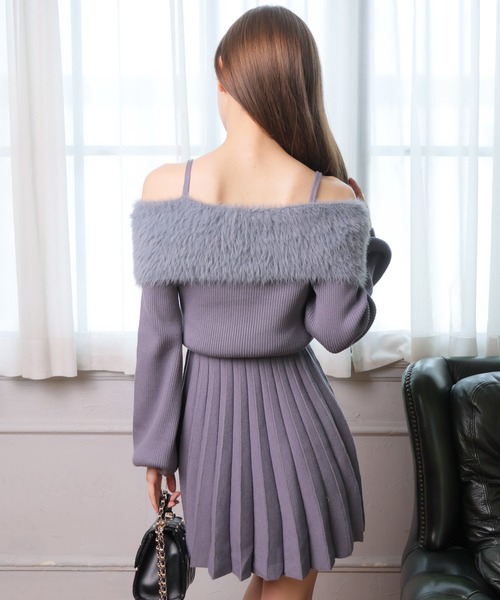 フェザーオフショルプリーツニットワンピース（ワンピース