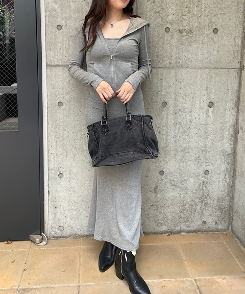 ROGER AND RAW(ロジャーアンドロウ)の「【セットアップ/2点セット】キャミロングワンピース&ジップパーカーセット(ワンピース・レディース・ブラック/グレー・FREE)」の3枚目の写真