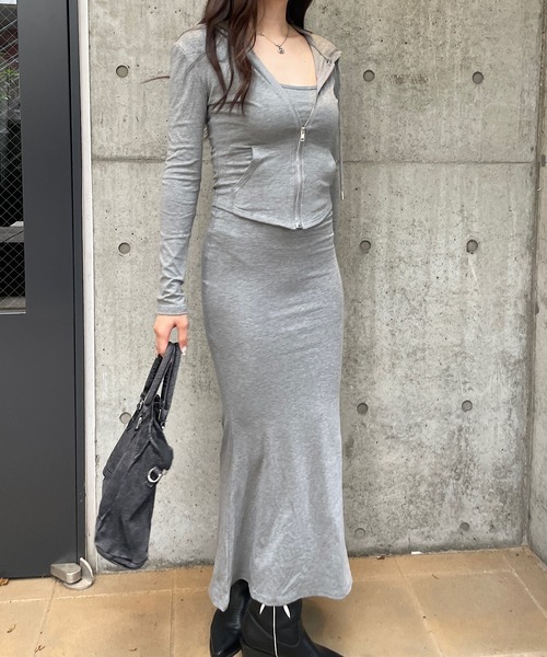 ROGER AND RAW(ロジャーアンドロウ)の「【セットアップ/2点セット】キャミロングワンピース&ジップパーカーセット(ワンピース・レディース・ブラック/グレー・FREE)」の20枚目の写真