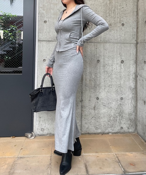 ROGER AND RAW(ロジャーアンドロウ)の「【セットアップ/2点セット】キャミロングワンピース&ジップパーカーセット(ワンピース・レディース・ブラック/グレー・FREE)」の18枚目の写真