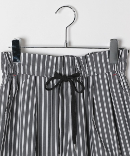 BAYFLOW（ベイフロー）の「ストライプリラックスパンツ（その他パンツ・レディース・チャコール/ホワイト・FREE）」の4枚目の写真