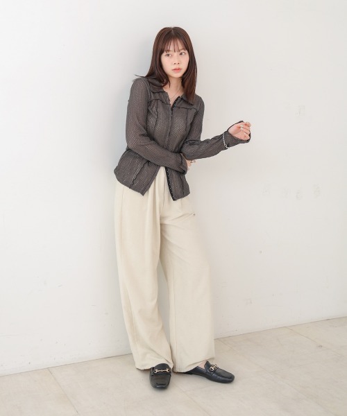 Bab(バブ)の「ウェーブメロウホックシャツトップス(シャツ/ブラウス・レディース・ブラウン/チャコールグレー/アイボリー・FREE)」の17枚目の写真