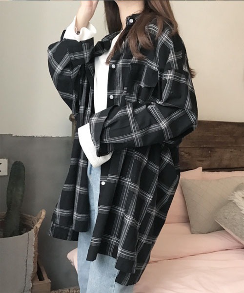 i-dare（アイディア）の「【i-dare】チェック柄 オーバーサイズ シャツ（シャツ/ブラウス・レディース・ブラック/ホワイト・SMALL/MEDIUM/LARGE/X-LARGE）」の5枚目の写真