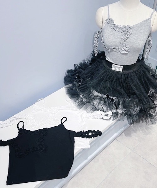 lilLilly（リルリリー）の「スターフリルキャミソール（キャミソール・レディース・ブラック/ホワイト/グレー・FREE）」の4枚目の写真