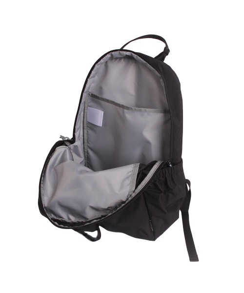 Columbia(コロンビア)の「軽量 ナイロン20Lバックパック 洗濯機可(バックパック/リュック・レディース・ブラック×ブルー/ブラック/ネイビー・FREE)」の13枚目の写真