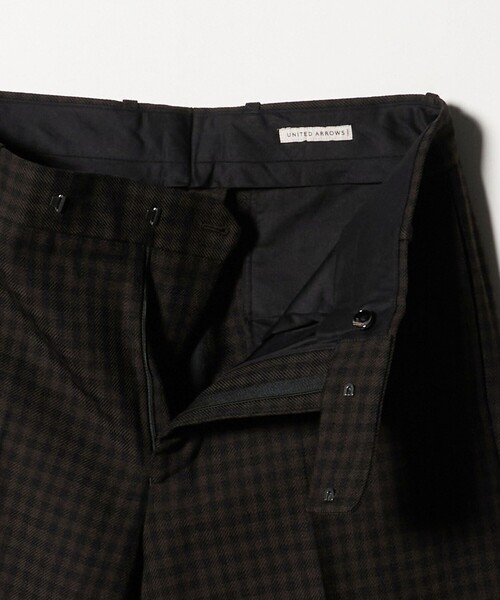 UNITED ARROWS（ユナイテッドアローズ）の「モダンチェック ノープリーツ ワイドストレート パンツ（スラックス・メンズ・オリーブ/ベージュ・M/L/S/XL）」の15枚目の写真