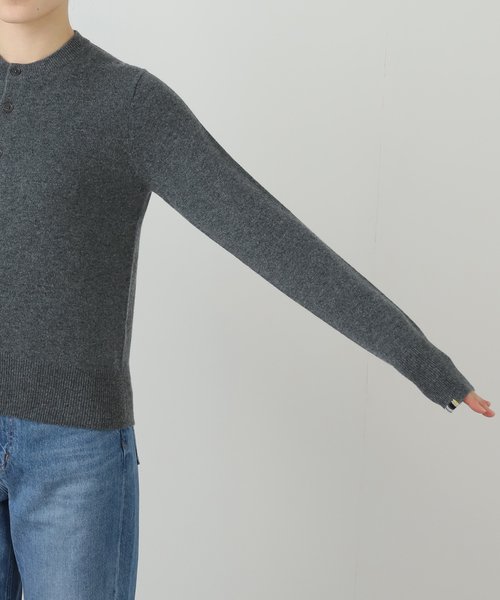 extreme cashmere（エクストリーム　カシミヤ）の「EXTREME CASHMERE X LITTLE2：カーディガン（ニット/セーター・レディース・グレー/ピンク・FREE）」の8枚目の写真