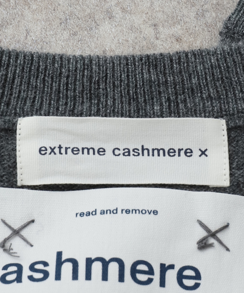 extreme cashmere（エクストリーム　カシミヤ）の「EXTREME CASHMERE X LITTLE2：カーディガン（ニット/セーター・レディース・グレー/ピンク・FREE）」の11枚目の写真