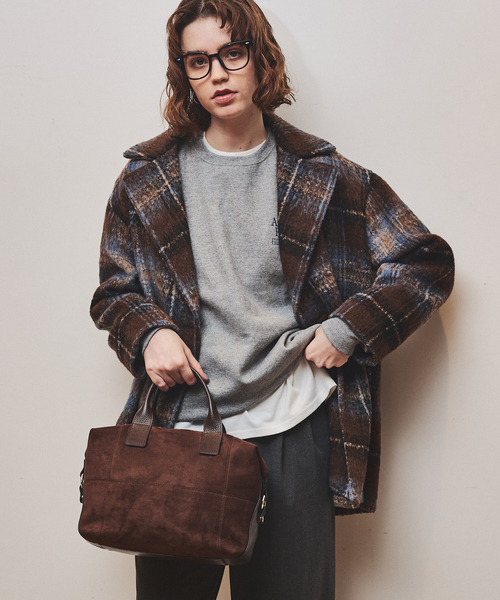 LOWELL things（ロウェル　シングス）の「Velu / 2WAYスエードボストンバッグ（ボストンバッグ・レディース・ブラック/ダークブラウン・フリー）」の2枚目の写真