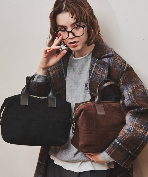 LOWELL things（ロウェル　シングス）の「Velu / 2WAYスエードボストンバッグ（ボストンバッグ・レディース・ブラック/ダークブラウン・フリー）」の3枚目の写真