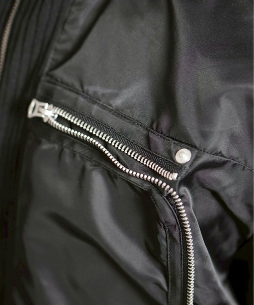 Chikashitsu +(チカシツプラス)の「【Chikashitsu +】zip up design bomber blouson / 【チカシツプラス】ジップアップデザインボンバーブルゾン(MA-1・メンズ・ブラック・S/L)」の9枚目の写真